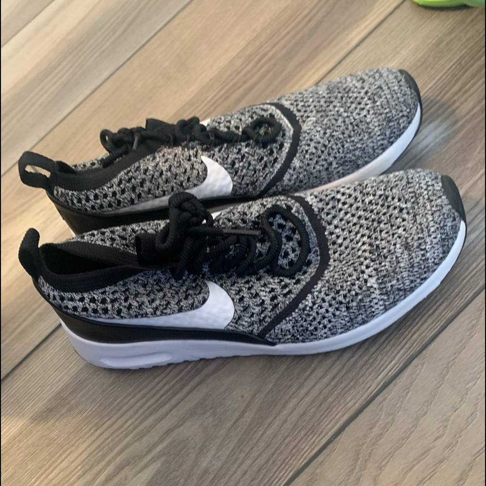 Nike Air Max Thea size 9 women’s